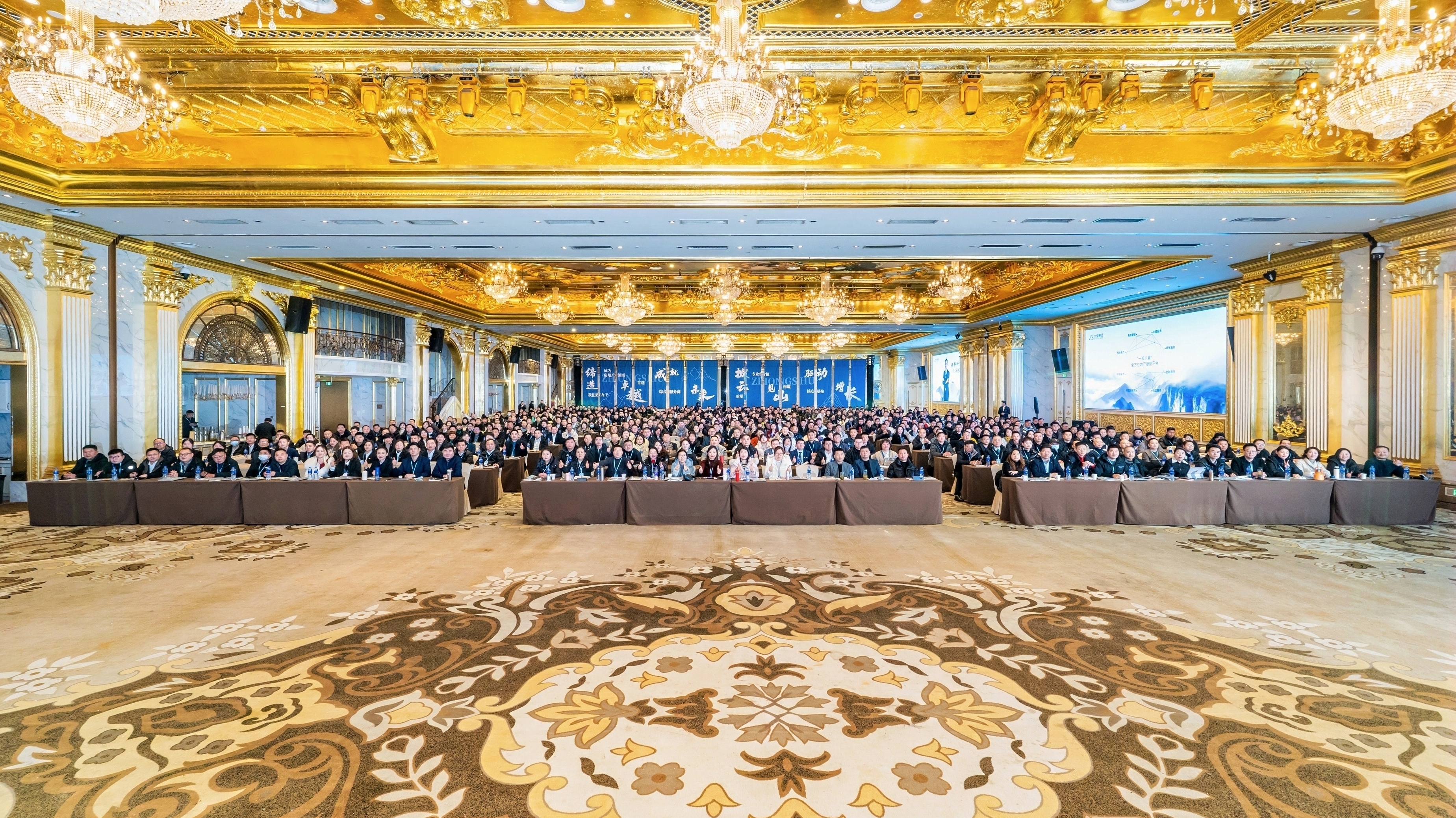 中墅快訊丨2026年度首屆新經(jīng)紀(jì)賦能大會(huì)圓滿(mǎn)落幕